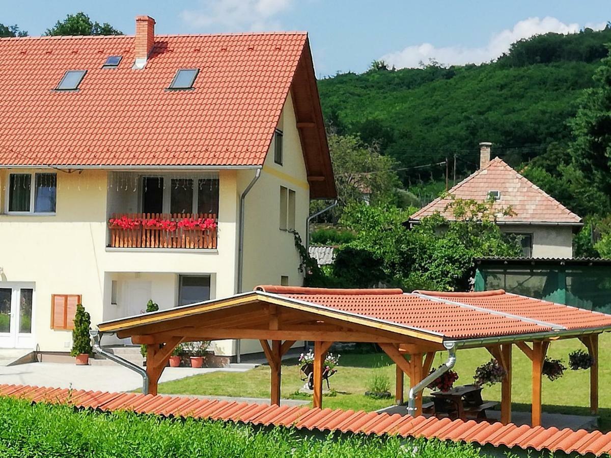 Hotel Lotuszvirag Vendeghaz Szekszárd Exterior foto